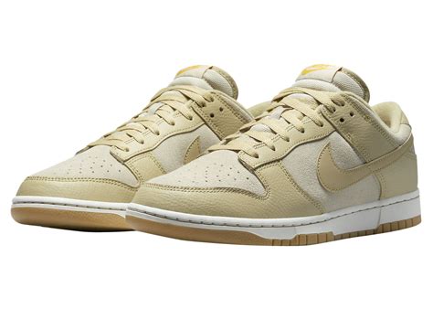 brown and beige nike dunks|Nike dunks size 4.